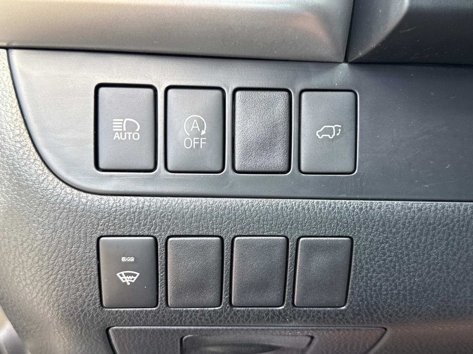Used 2019 Toyota Highlander XLE AWD/4WD image 32