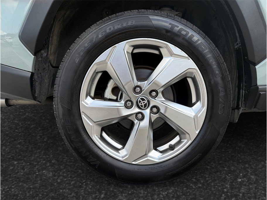 Used 2021 Toyota RAV4 XLE Premium AWD/4WD image 14