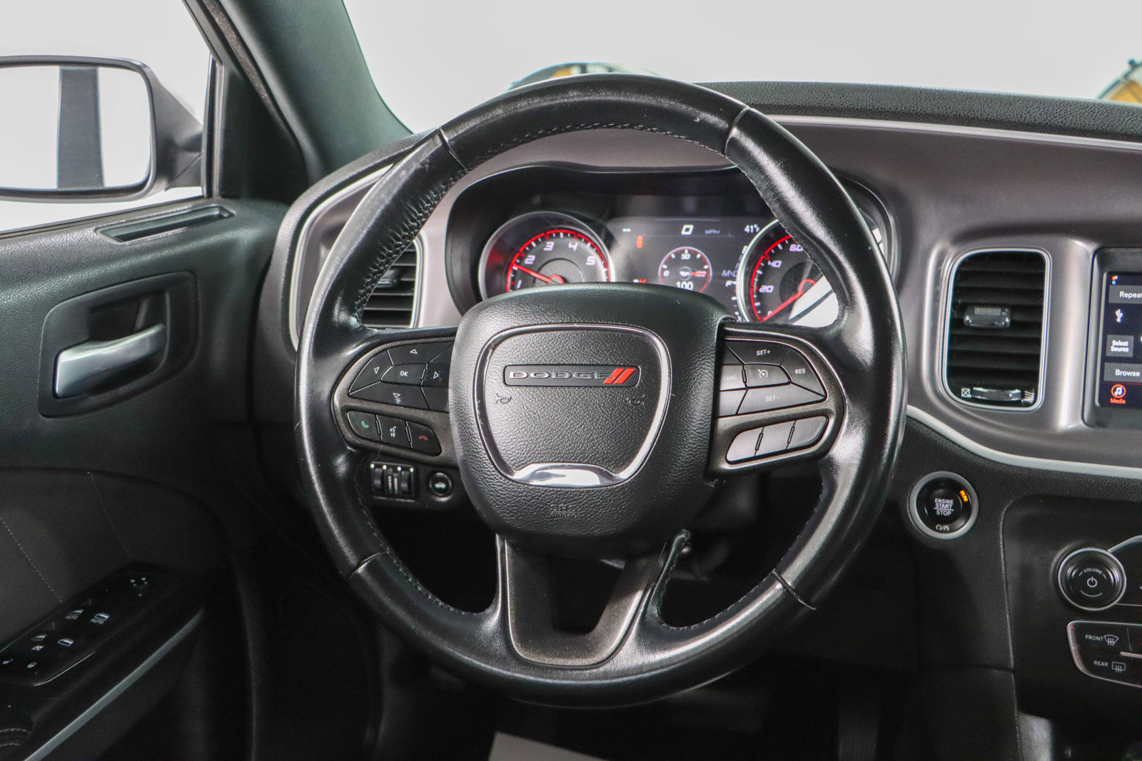 Used 2022 Dodge Charger SXT image 12