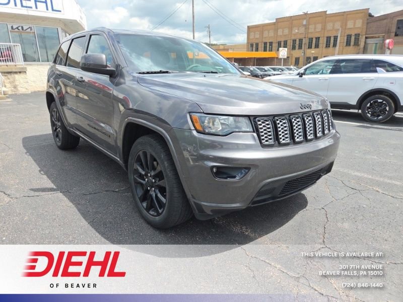 Used 2017 Jeep Grand Cherokee Altitude AWD/4WD image 1