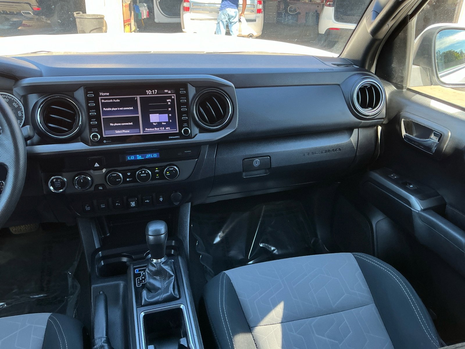 Used 2022 Toyota Tacoma TRD Off-Road w/ Technology Package image 16