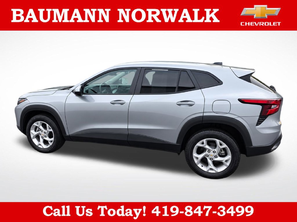 Used 2024 Chevrolet Trax LS w/ LS Convenience Package FWD image 17