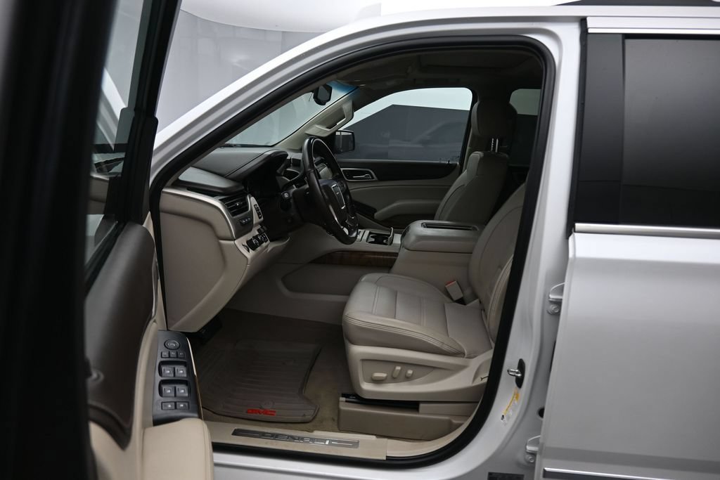 Used 2019 GMC Yukon XL Denali w/ Denali Ultimate Package AWD/4WD image 12