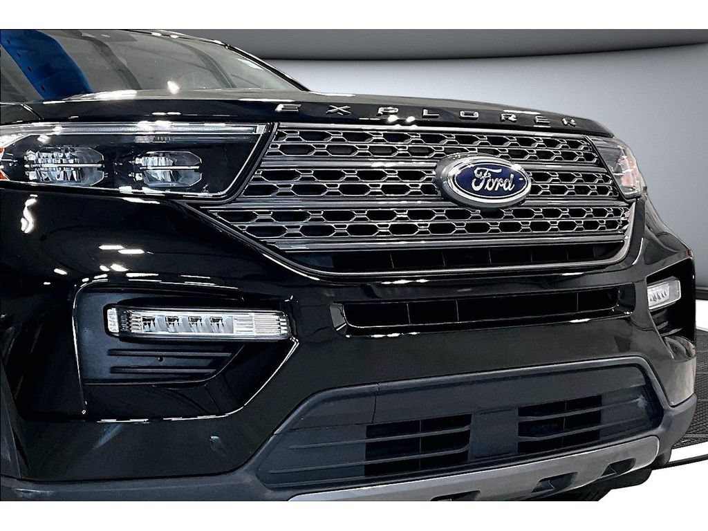 Used 2024 Ford Explorer XLT w/ Equipment Group 202A AWD/4WD image 48
