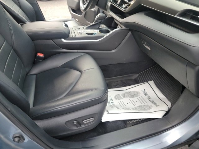 Used 2020 Toyota Highlander XLE image 12