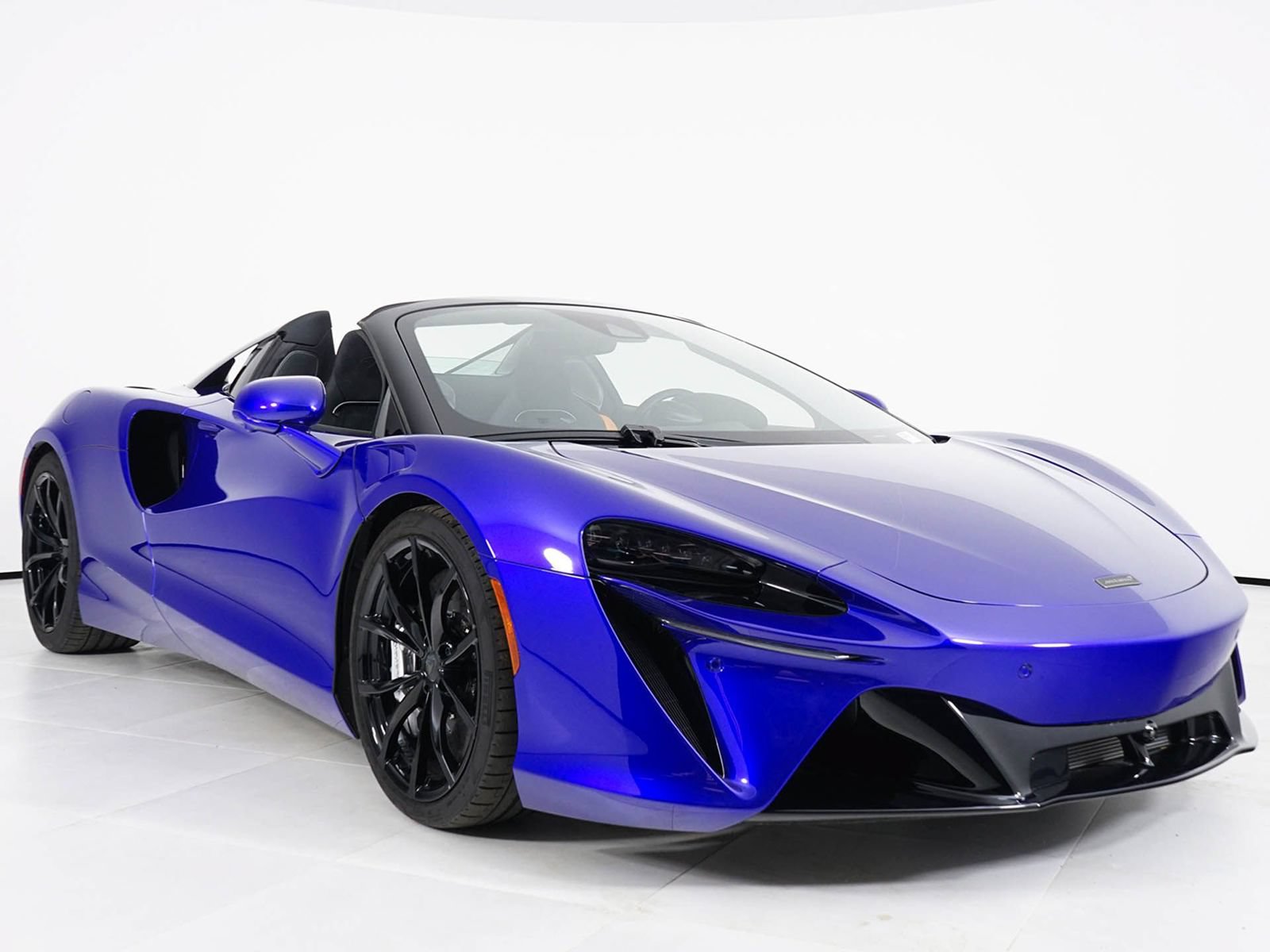 New 2025 McLaren Artura Spider RWD image 18