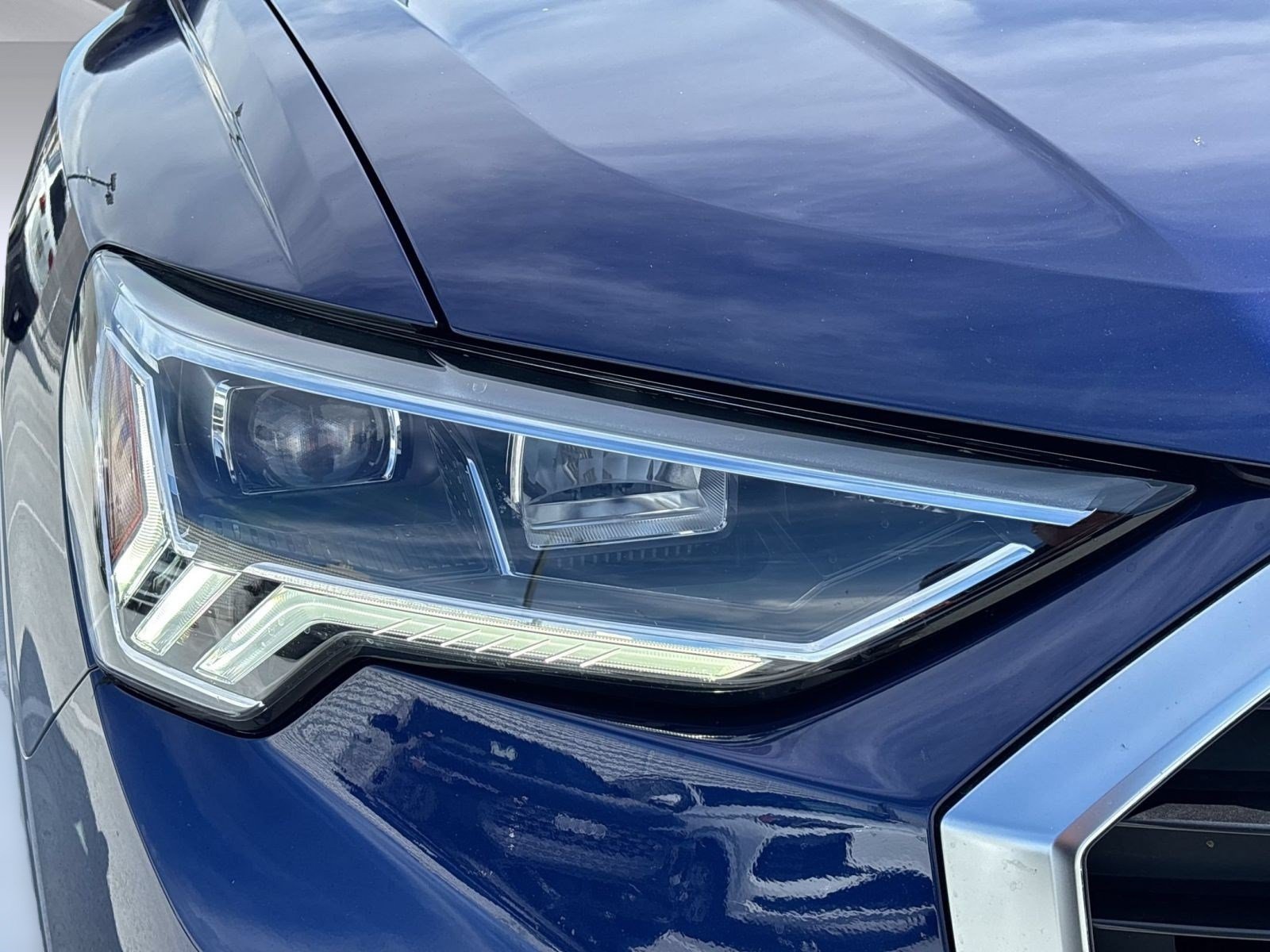 Certified 2025 Audi Q3 2.0T Premium w/ Convenience Package AWD/4WD image 12