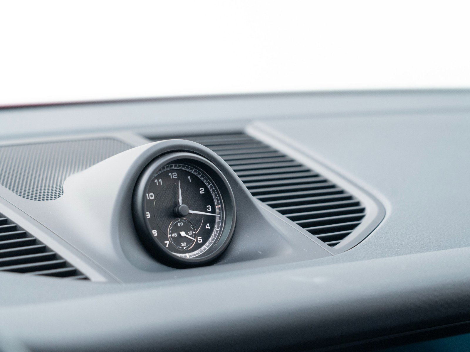 Certified 2025 Porsche Macan image 24