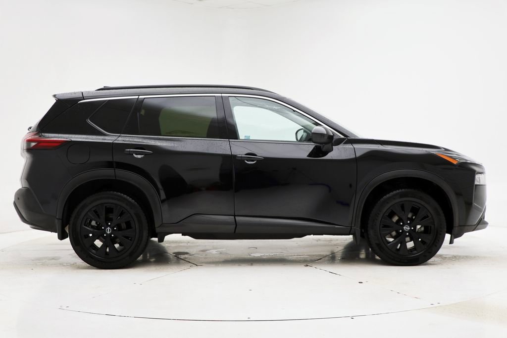 Used 2023 Nissan Rogue SV w/ SV Premium B Package image 3