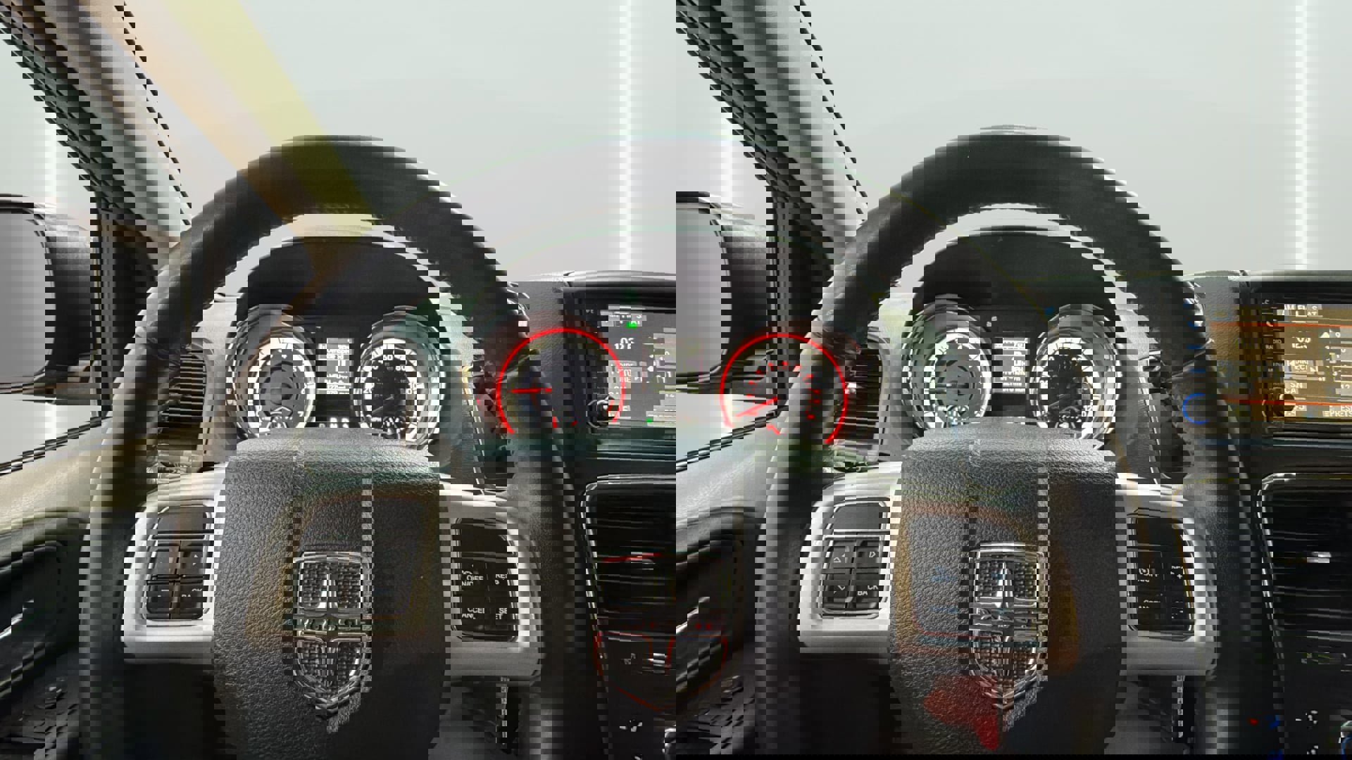 Used 2016 Dodge Grand Caravan SXT w/ Rear Park Assist Package image 30