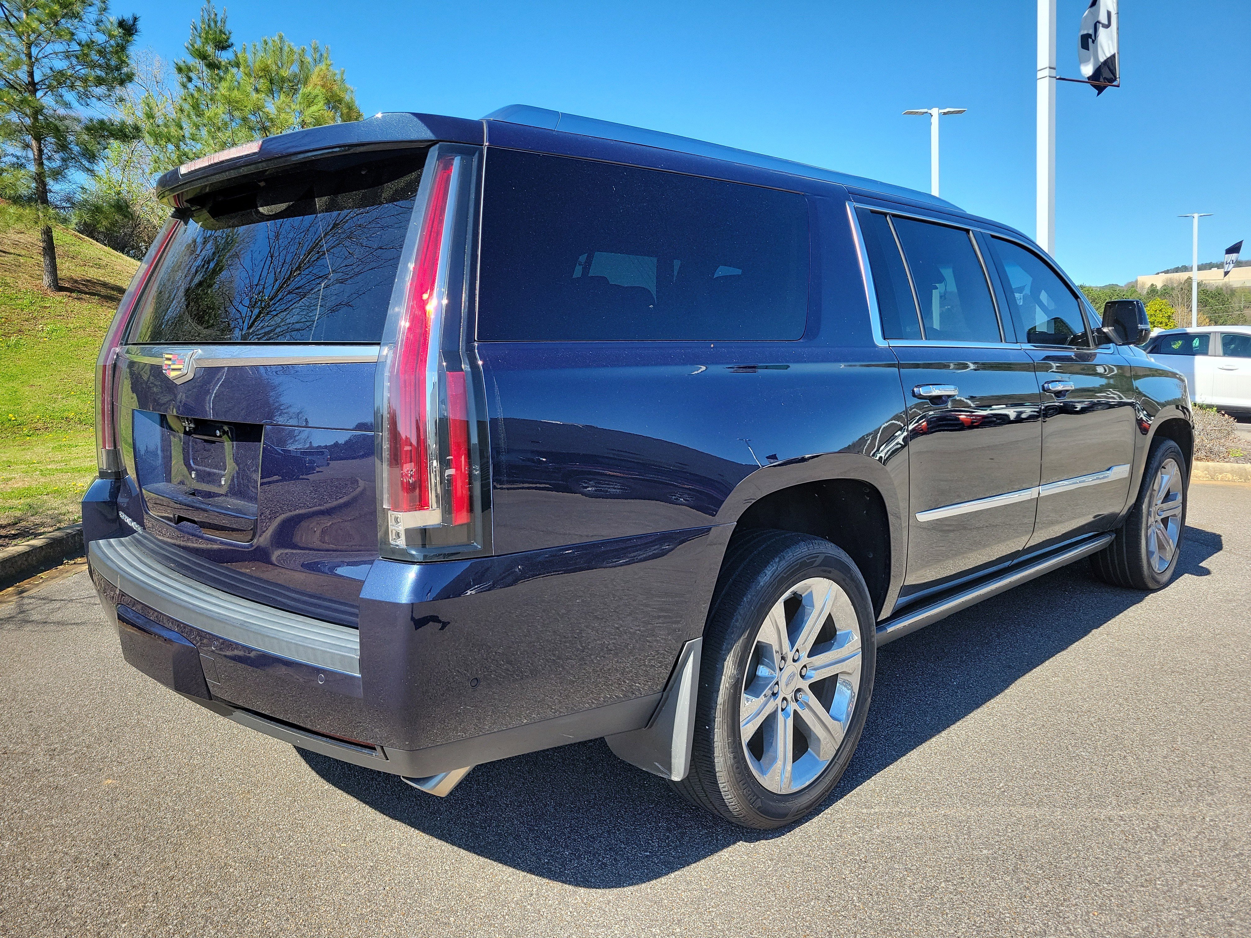 Used 2018 Cadillac Escalade ESV Platinum image 29