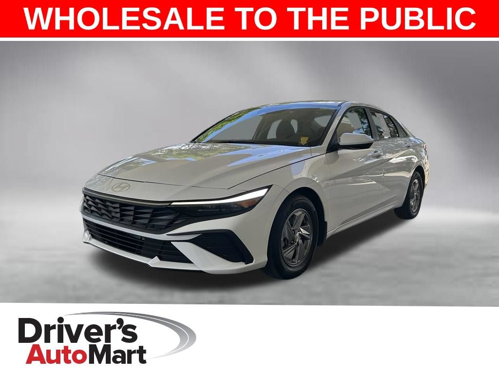 Used 2025 Hyundai Elantra SE