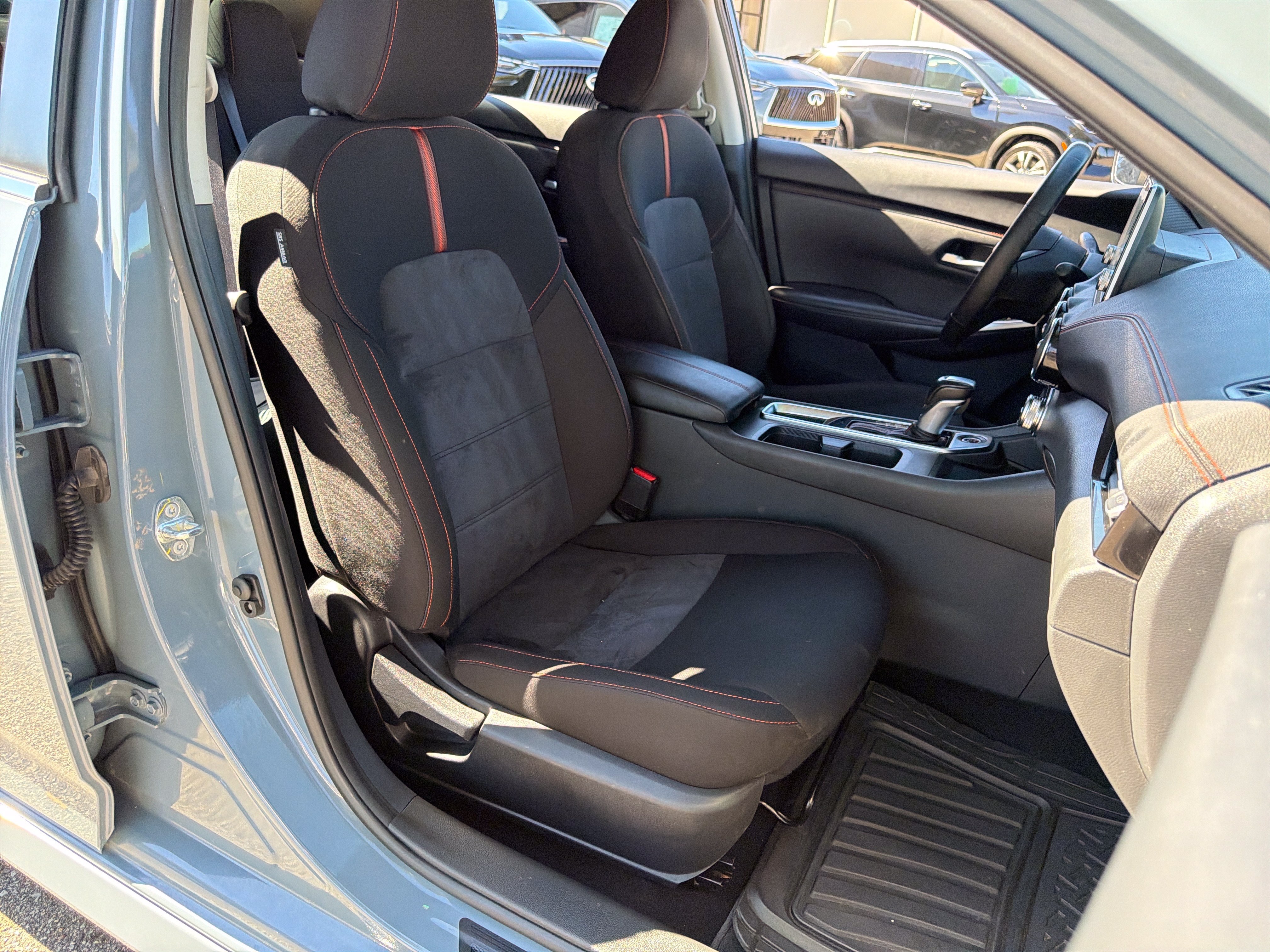 Used 2025 Nissan Sentra SR FWD image 33