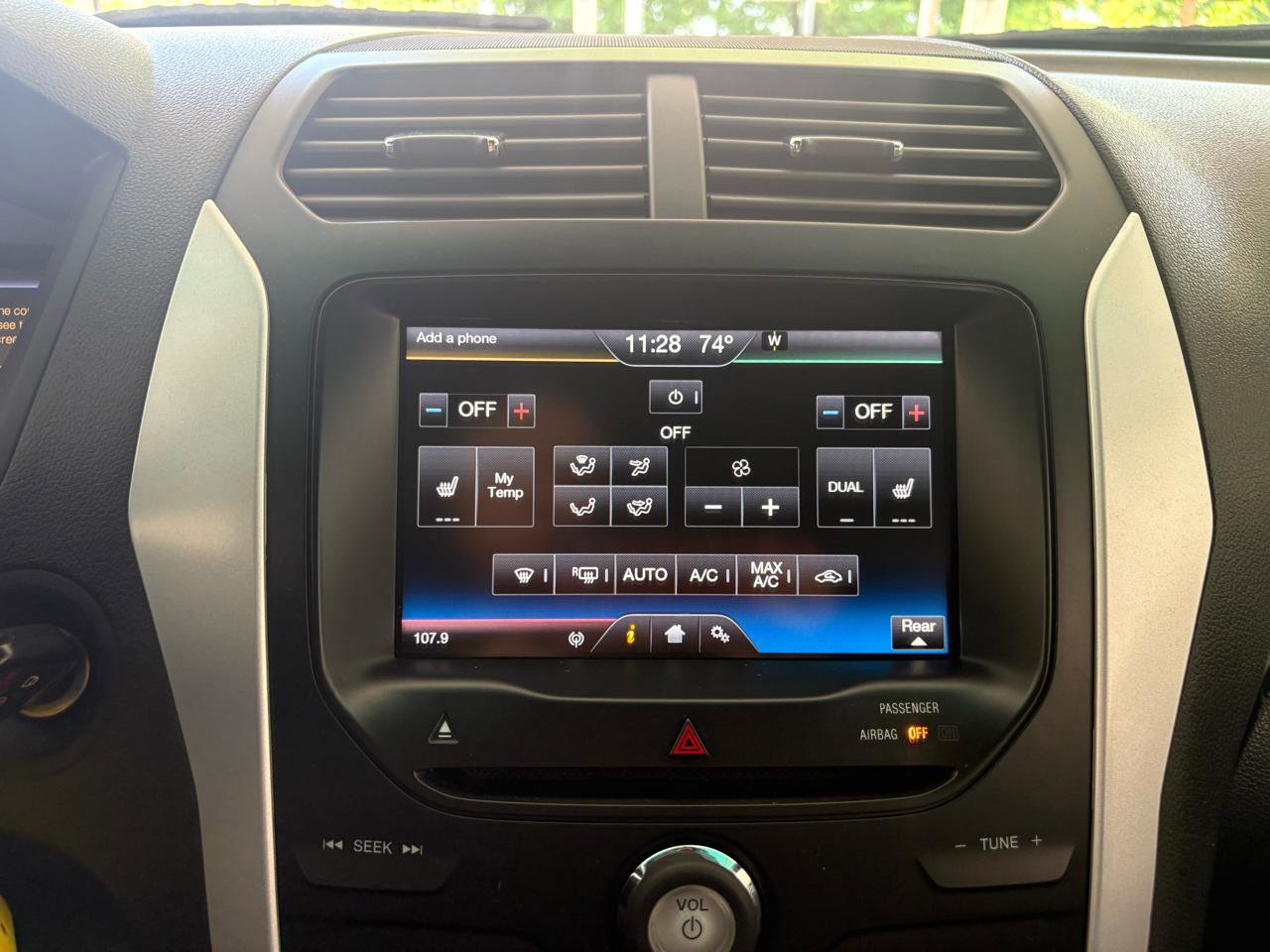 Used 2015 Ford Explorer XLT w/ Equipment Group 202B FWD image 17