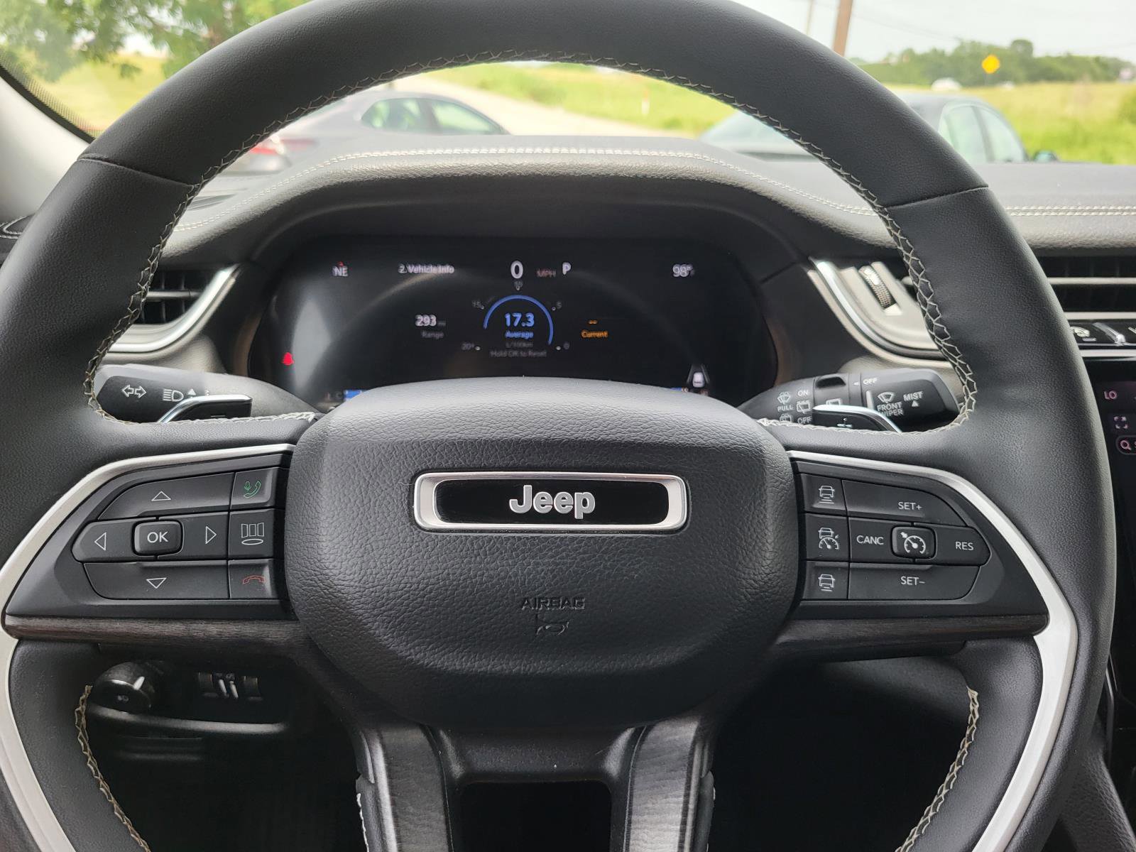 Used 2023 Jeep Grand Cherokee Limited image 13