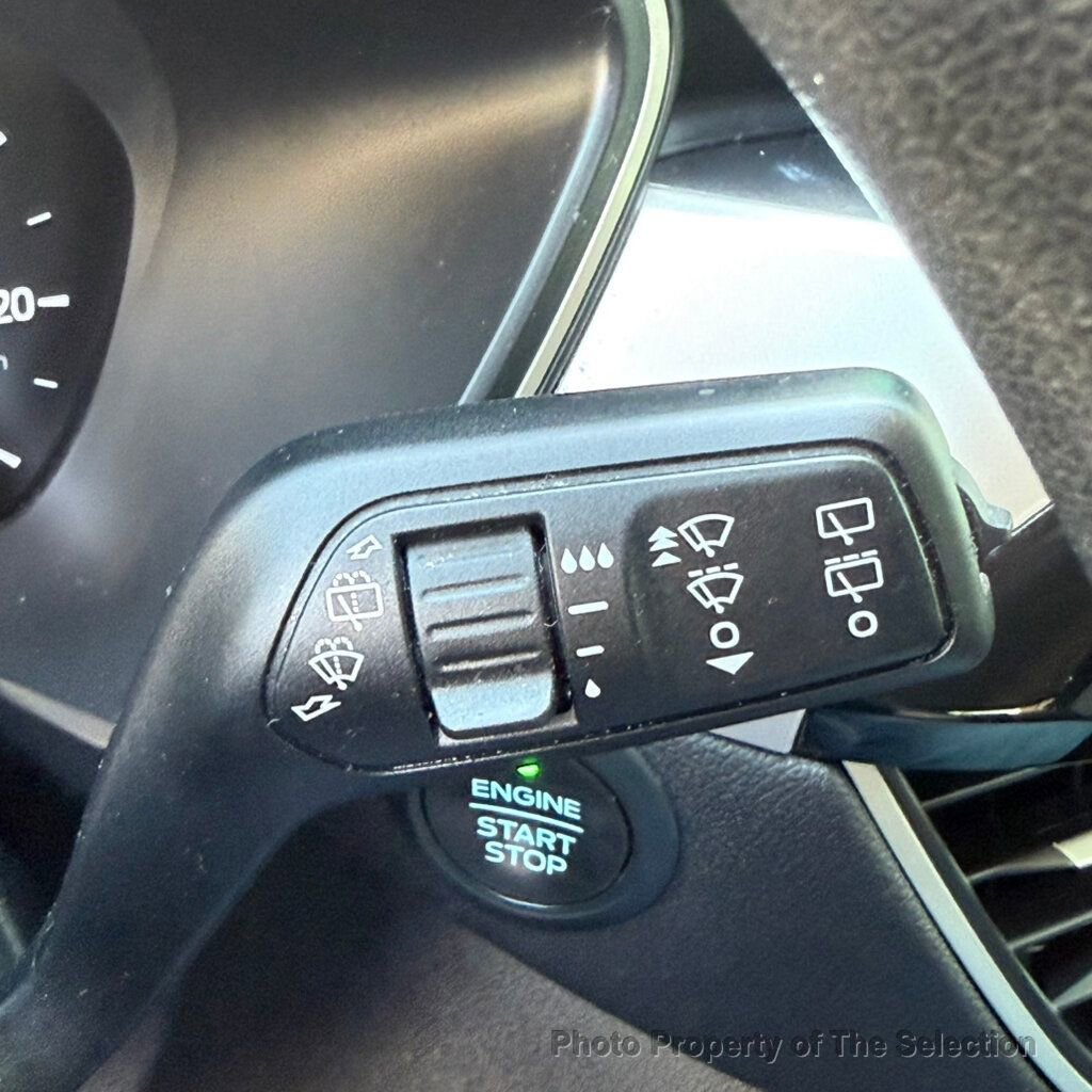 Used 2020 Ford Escape SE image 29