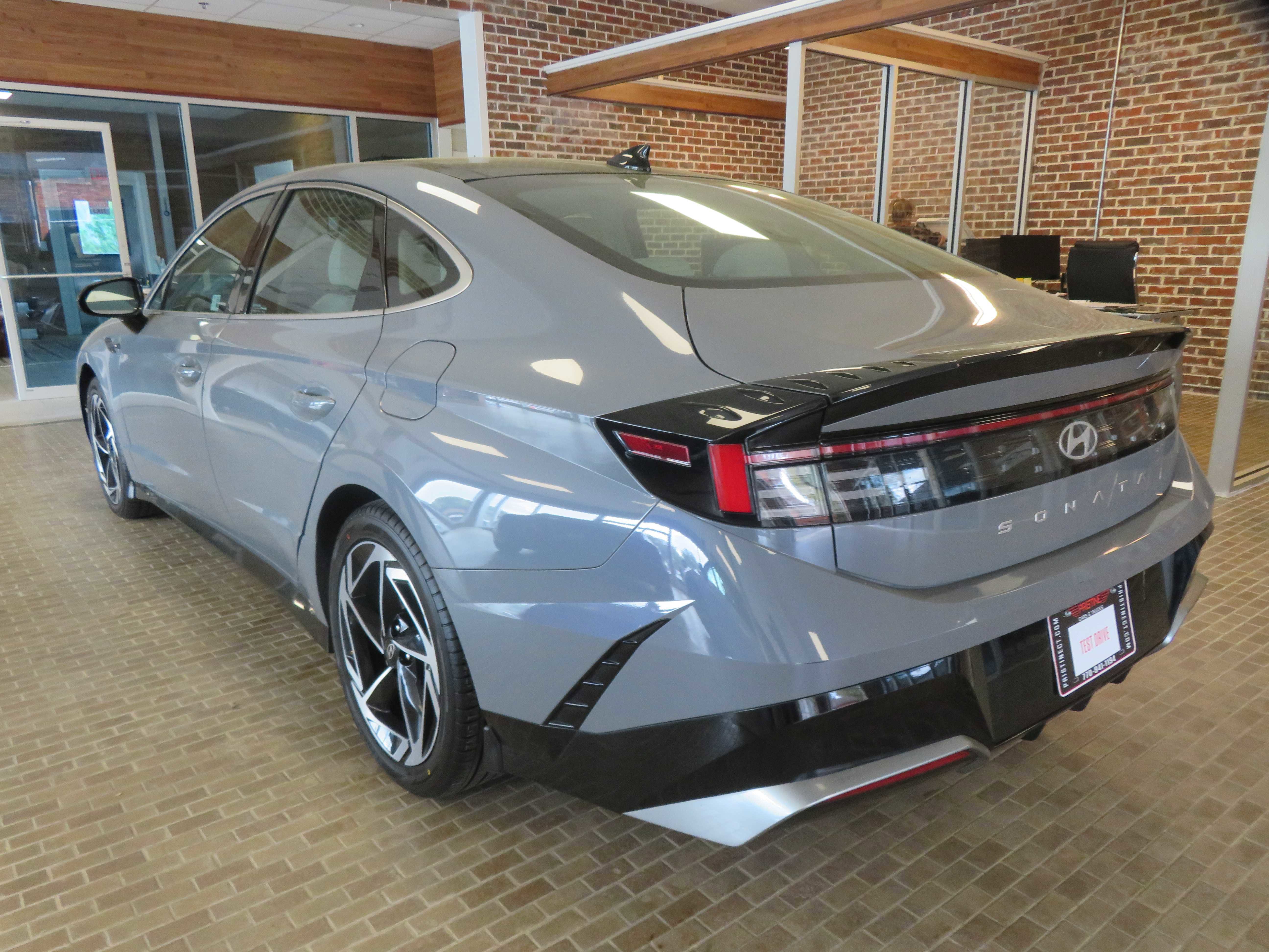 Used 2024 Hyundai Sonata SEL w/ Convenience Package FWD image 6