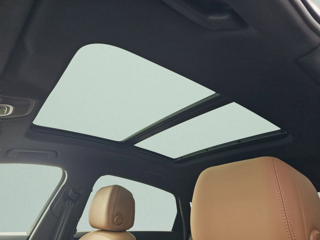 Used 2022 Audi e-tron Premium image 8