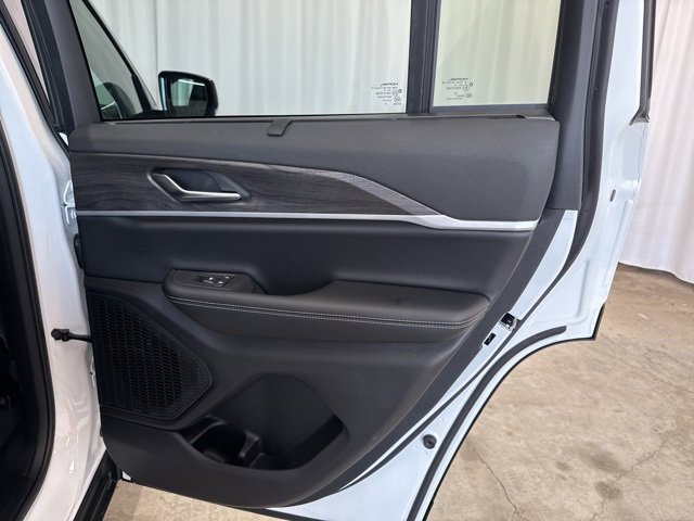 New 2025 Jeep Grand Cherokee Limited w/ Luxury Tech Group II image 34