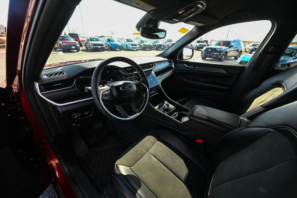 Used 2023 Jeep Grand Cherokee L Laredo image 19