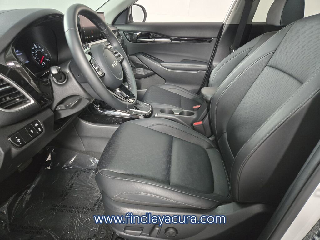Used 2023 Kia Seltos EX image 13