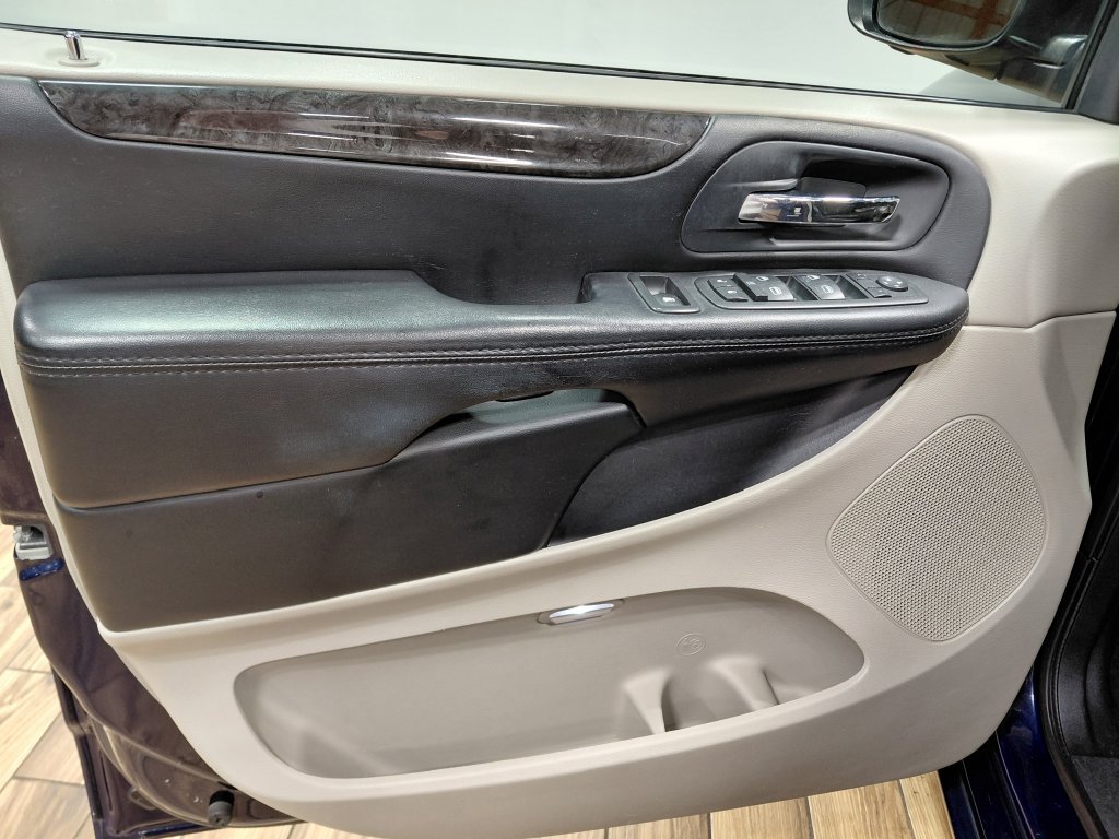 Used 2015 Dodge Grand Caravan SXT FWD image 30