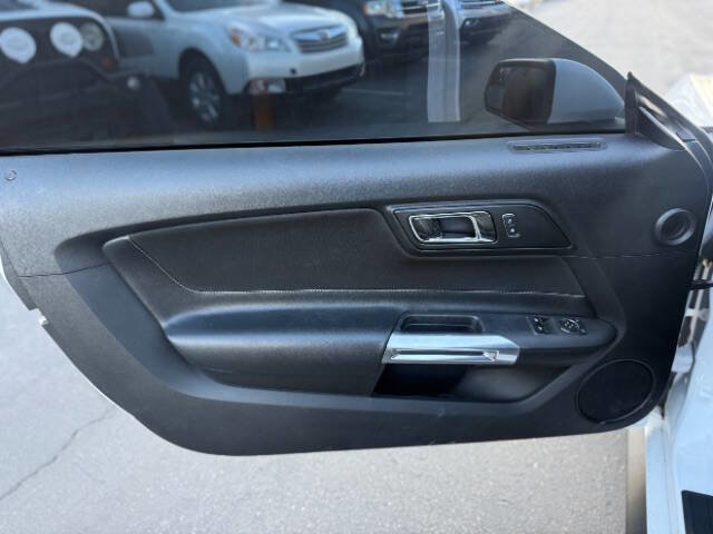 Used 2017 Ford Mustang V6 2dr Fastback image 9