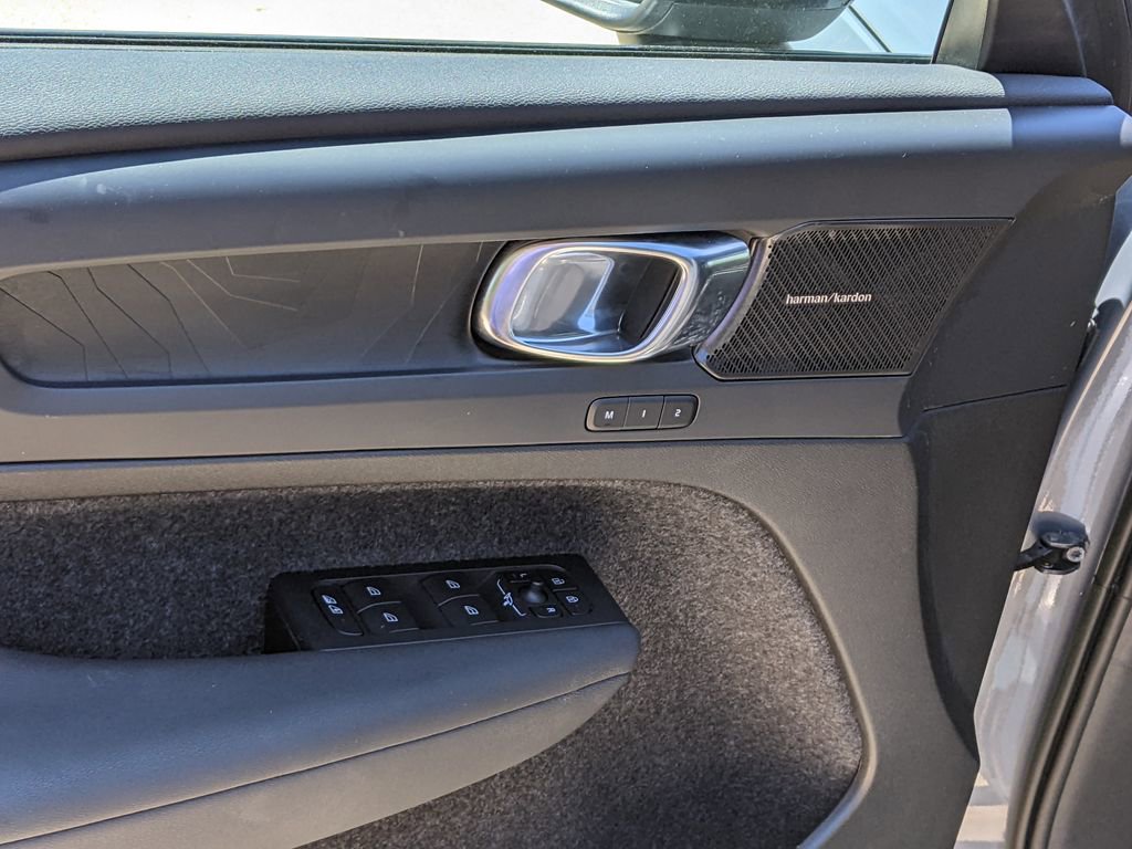Certified 2023 Volvo XC40 Recharge Ultimate AWD/4WD image 10