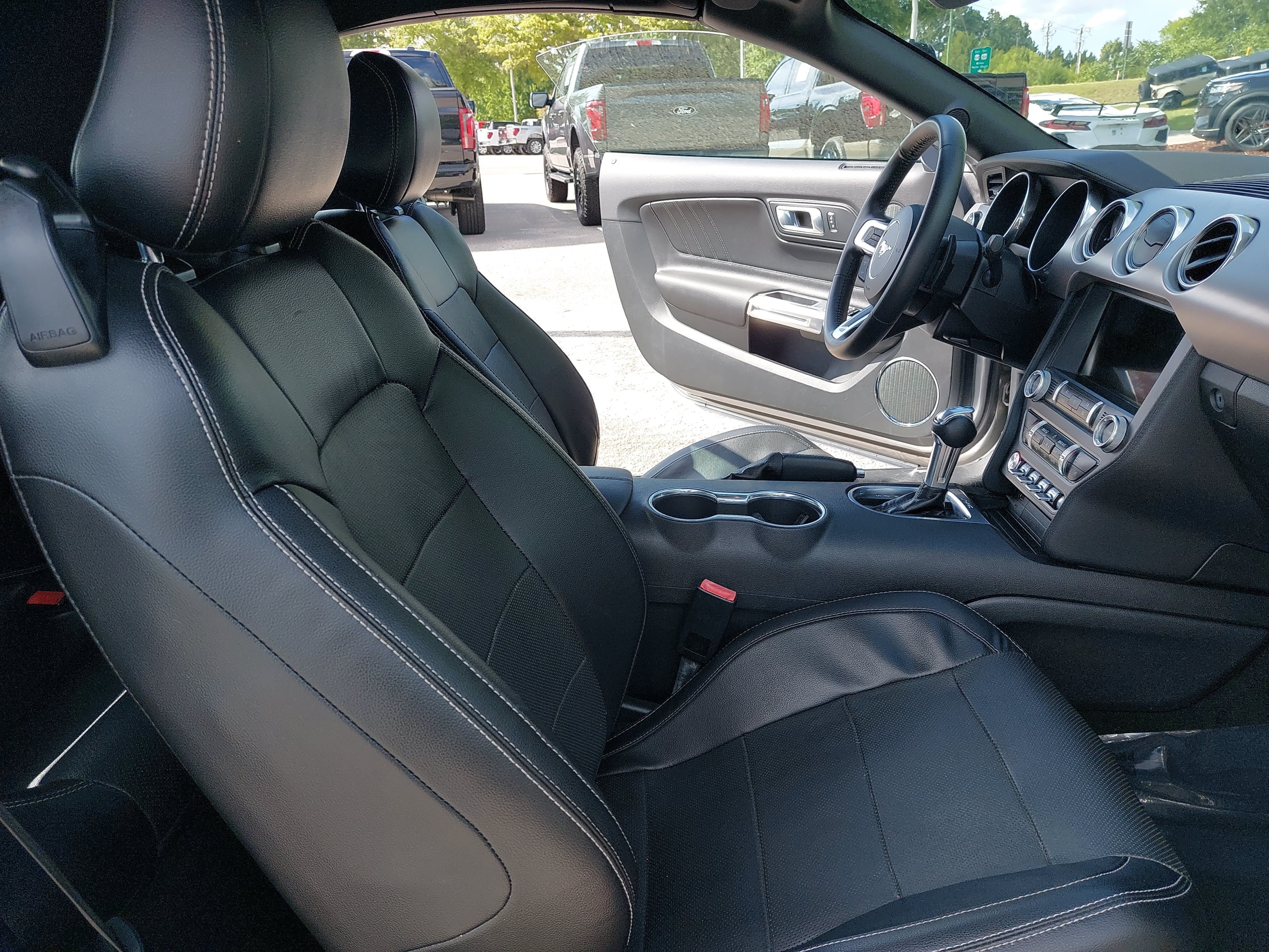 Used 2020 Ford Mustang Premium RWD image 10