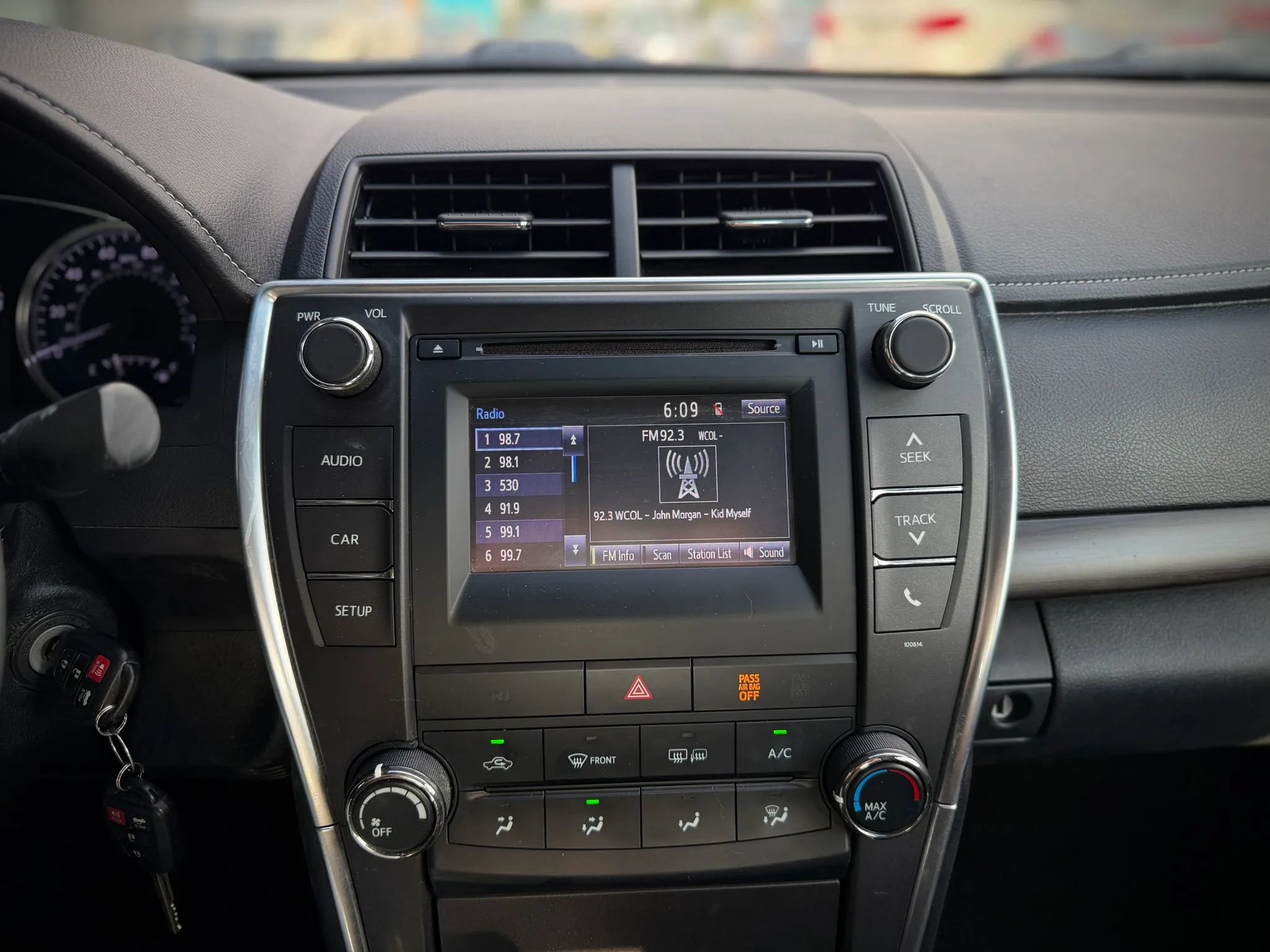 Used 2017 Toyota Camry LE FWD image 11