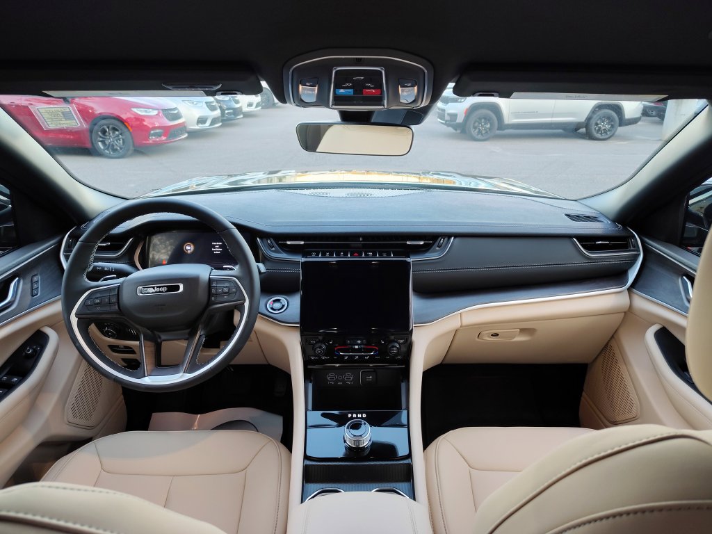 New 2025 Jeep Grand Cherokee Limited RWD image 33