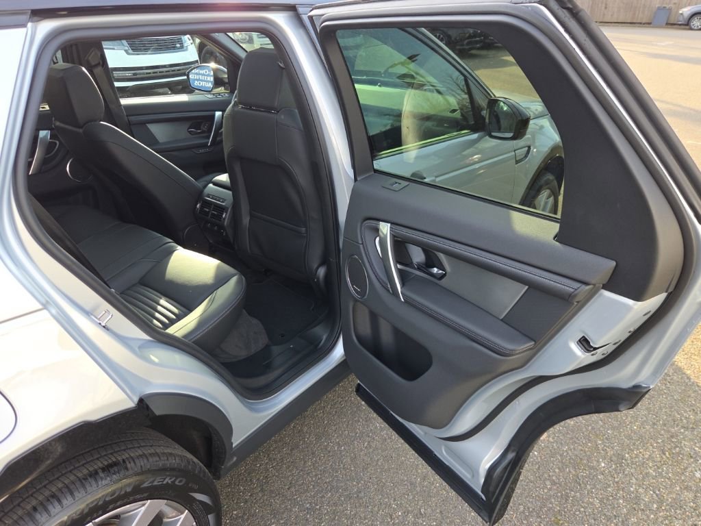 New 2026 Land Rover Discovery Sport Landmark image 17