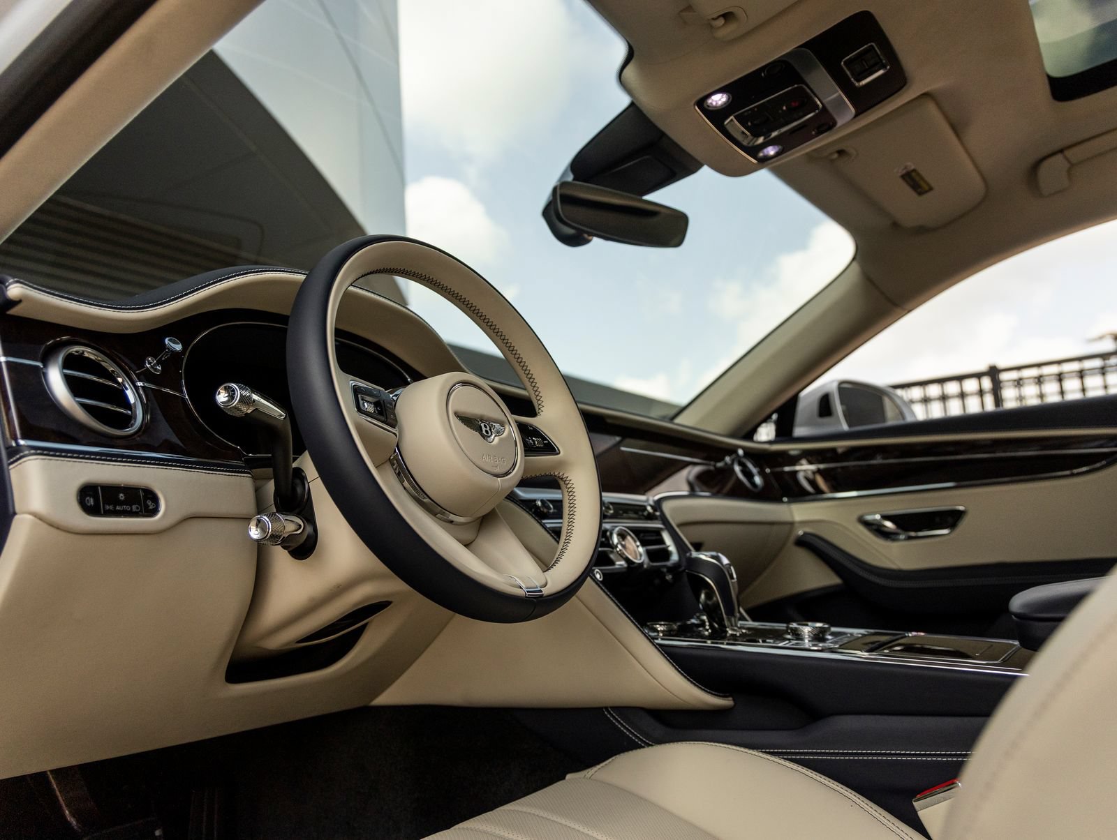 Used 2026 Bentley Flying Spur V8 AWD/4WD image 28