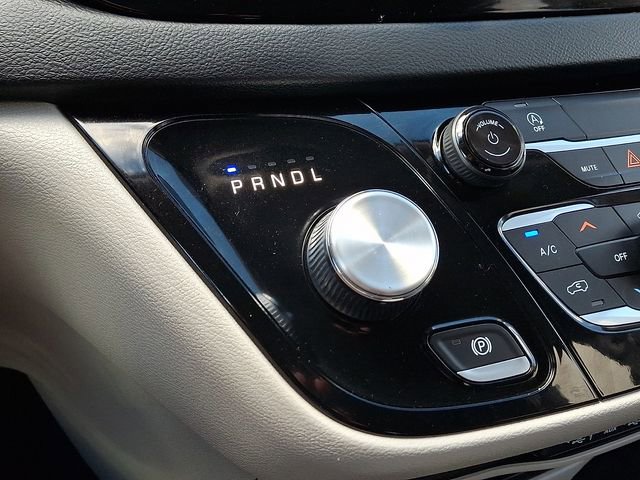 Used 2023 Chrysler Voyager LX image 15