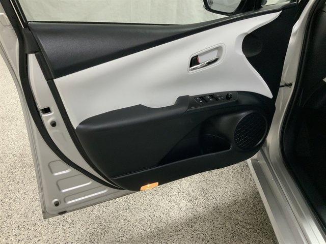 Used 2018 Toyota Prius Three Touring FWD image 14