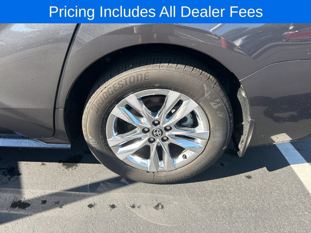 New 2025 Toyota Sienna Limited FWD image 17