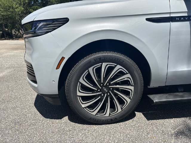 New 2025 Lincoln Navigator L Black Label AWD/4WD image 10