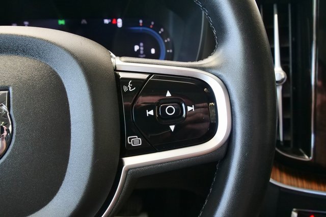 Used 2024 Volvo XC60 B5 Plus image 29