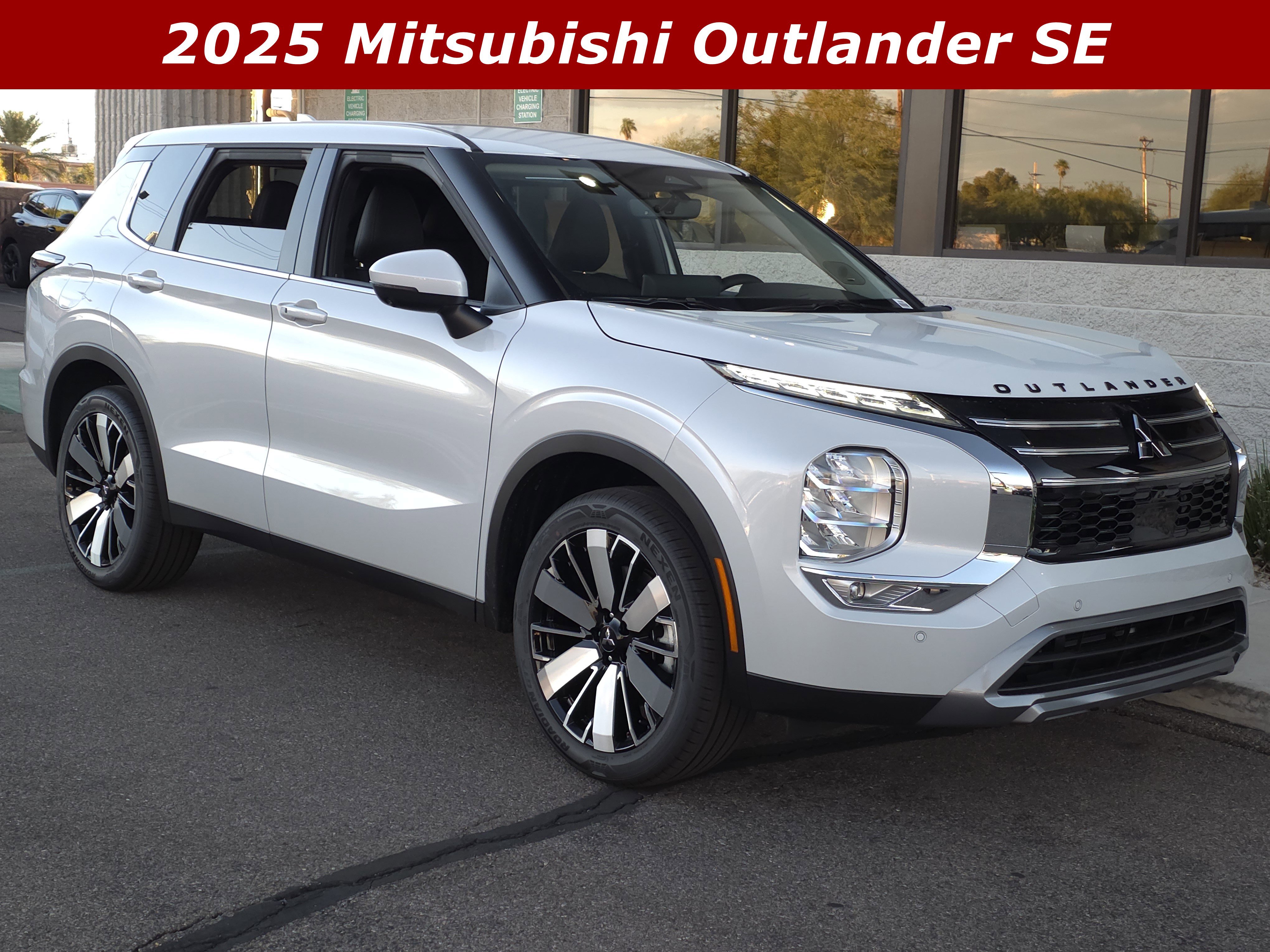 New 2025 Mitsubishi Outlander SE image 1