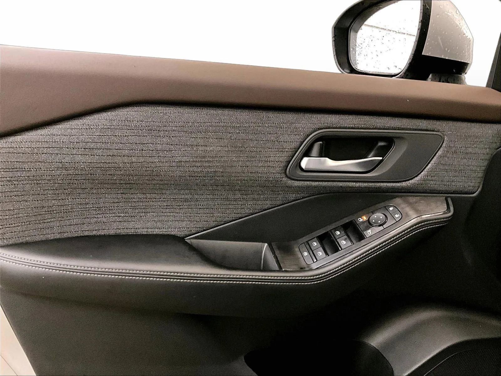 Used 2023 Nissan Rogue SV image 22