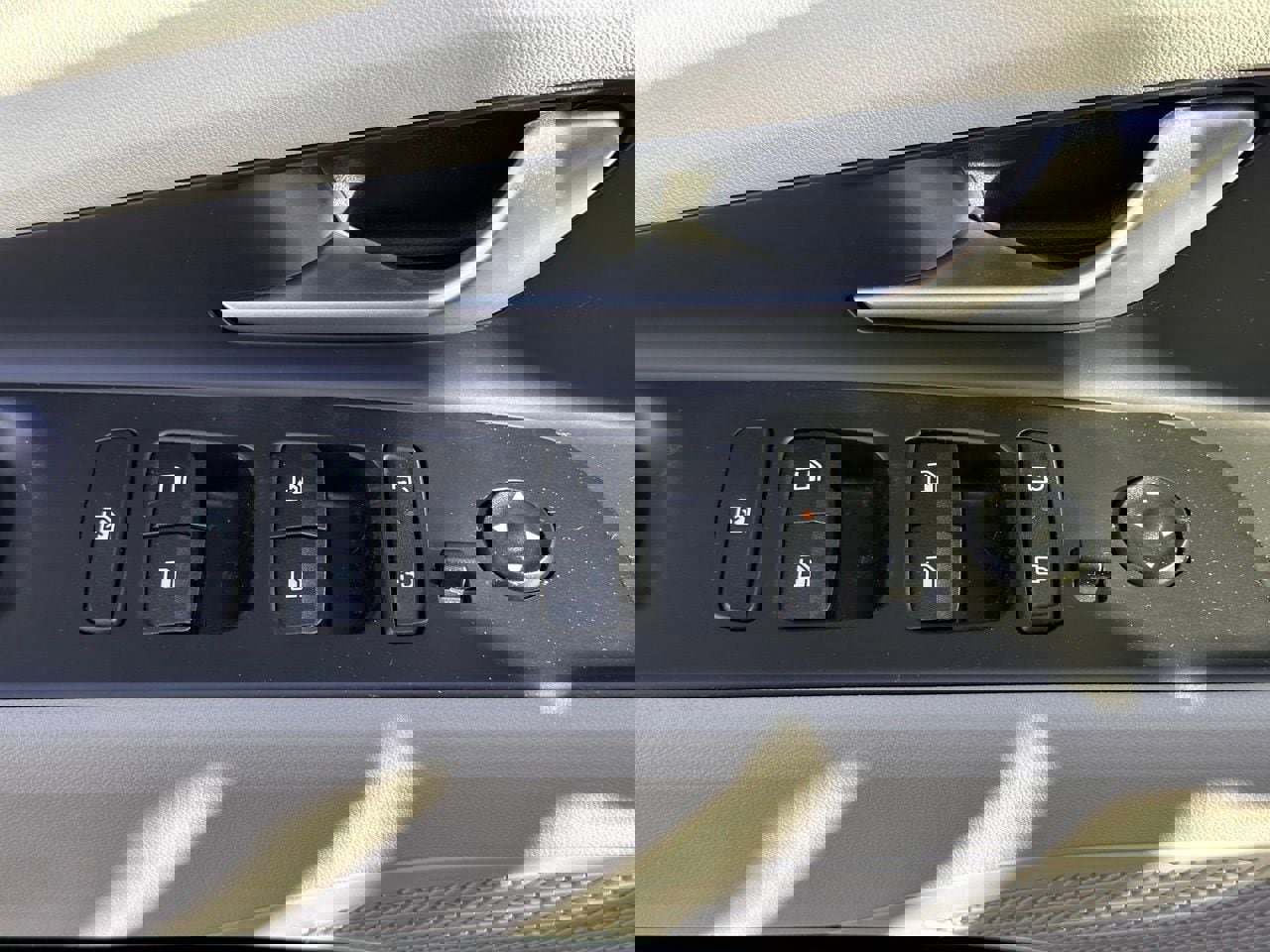 Certified 2025 Hyundai Elantra Limited image 27