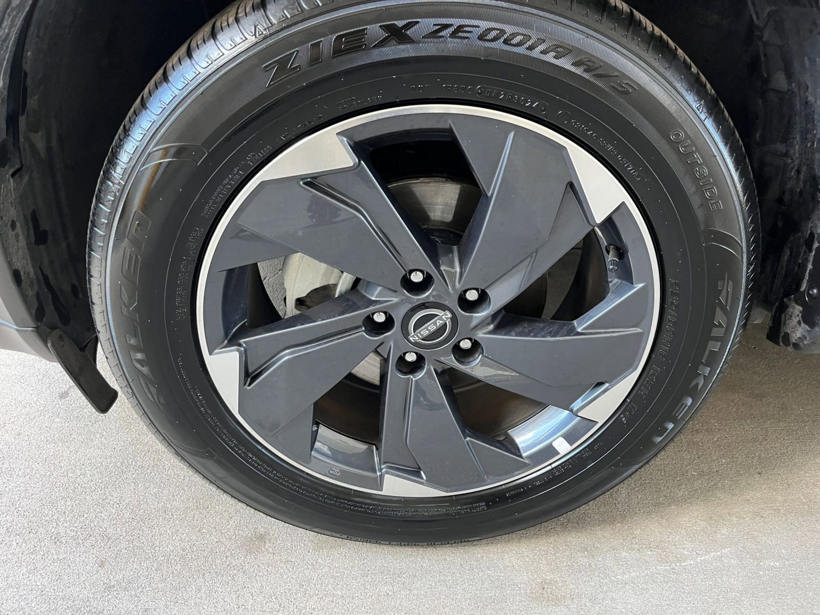 Used 2025 Nissan Rogue SV FWD image 31