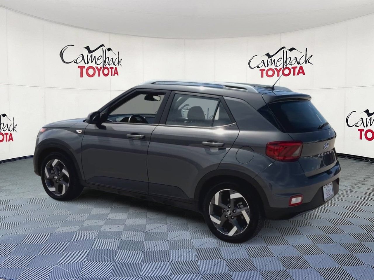 Used 2025 Hyundai Venue SEL FWD image 9