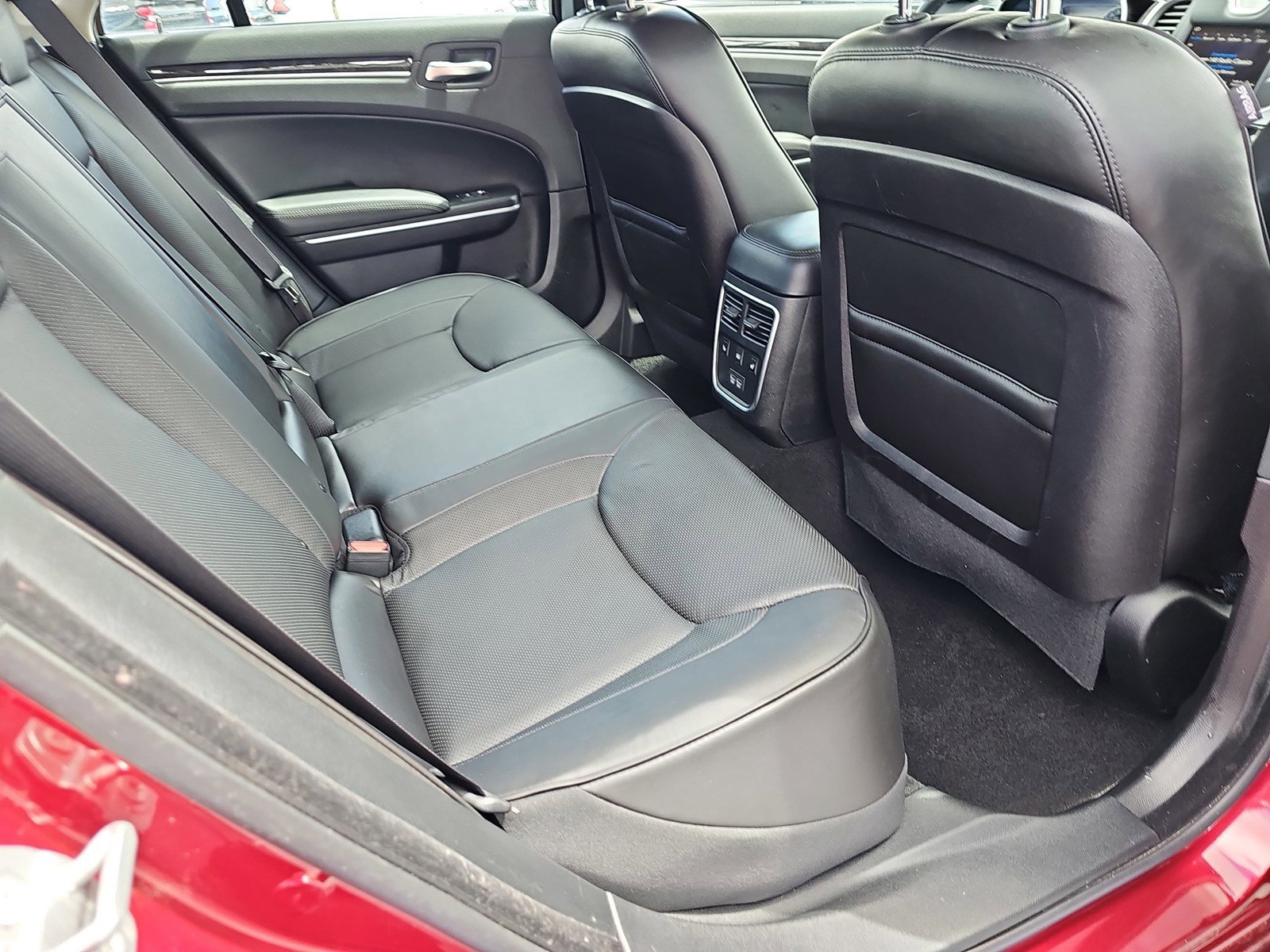 Used 2022 Chrysler 300 Touring L w/ Comfort Group RWD image 12