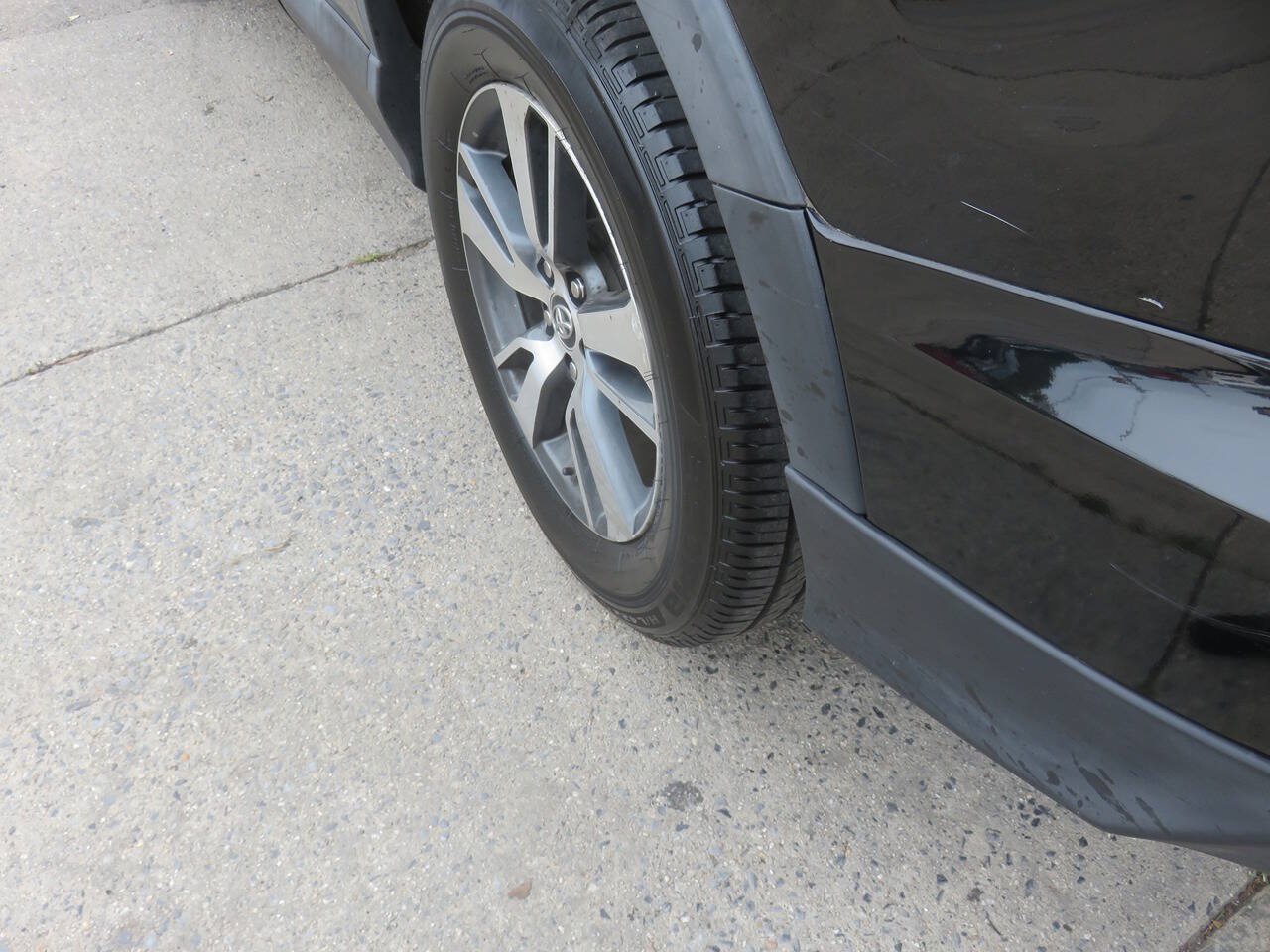 Used 2018 Toyota RAV4 XLE w/ Plus Extra Value Package AWD/4WD image 31