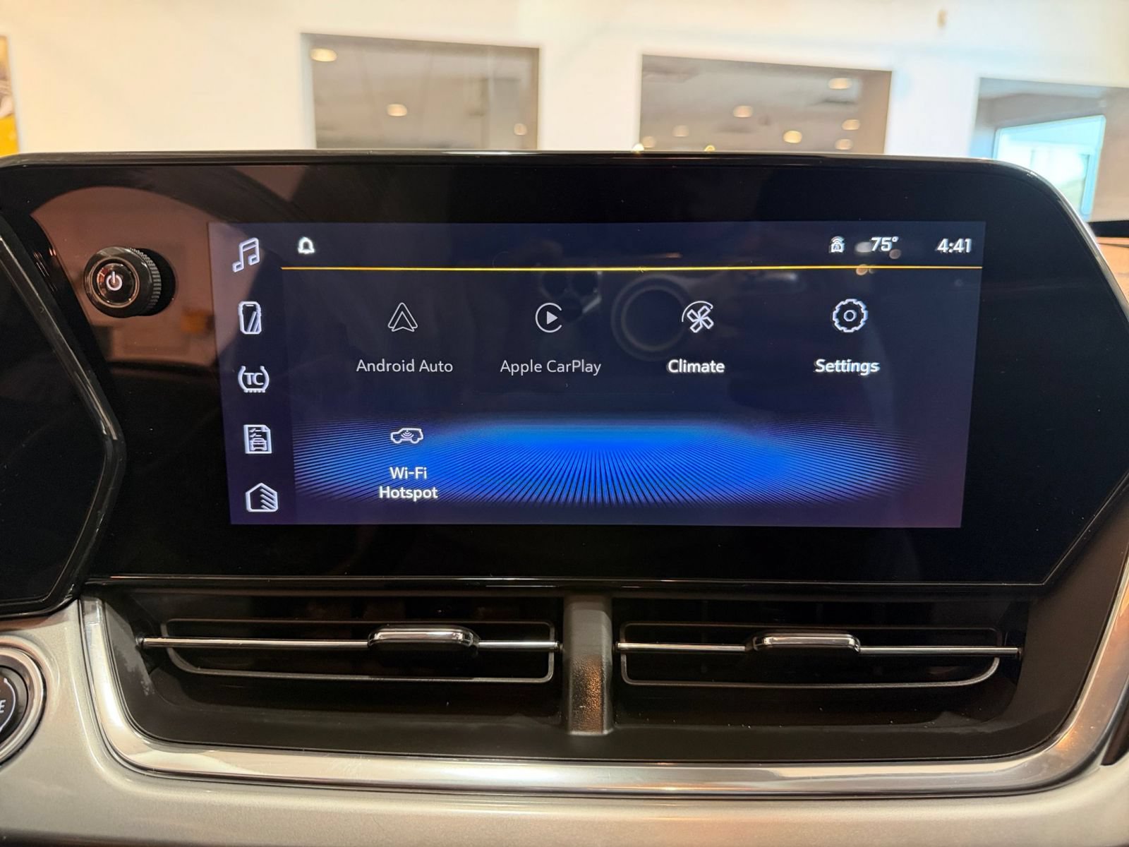 Used 2026 Chevrolet Trax LT FWD image 19