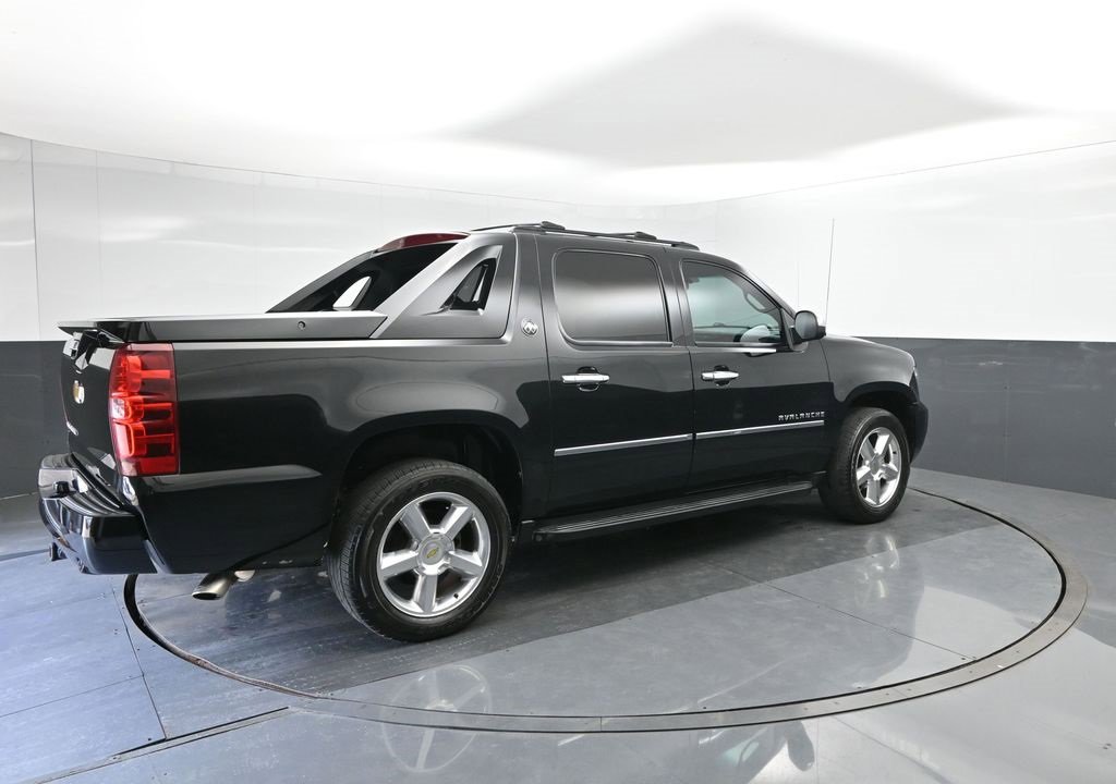Used 2013 Chevrolet Avalanche LTZ image 15