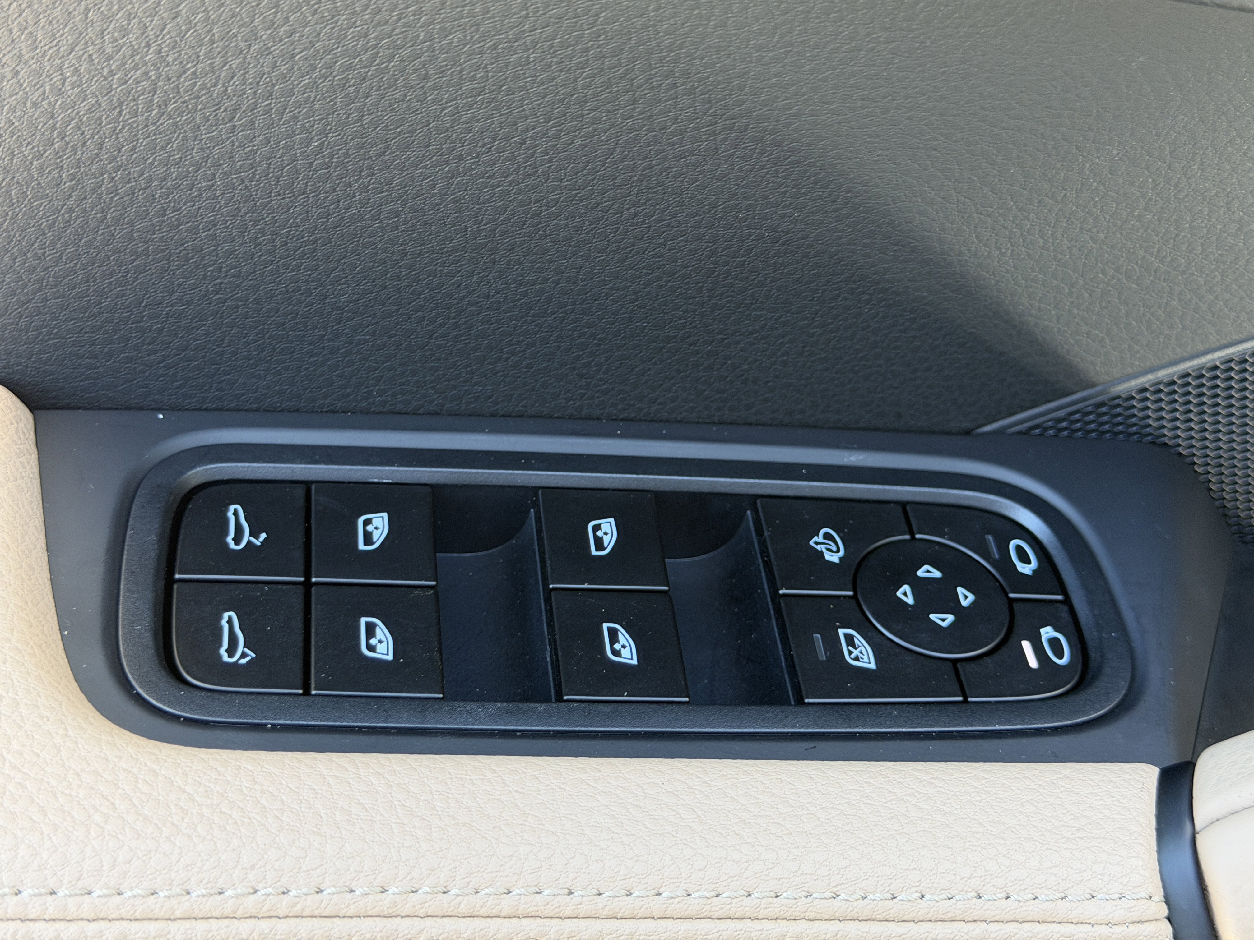 Certified 2026 Porsche Cayenne Coupe image 23