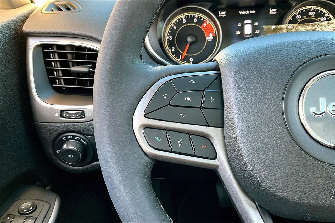 Certified 2022 Jeep Cherokee Latitude Lux w/ Sun & Sound Group image 27