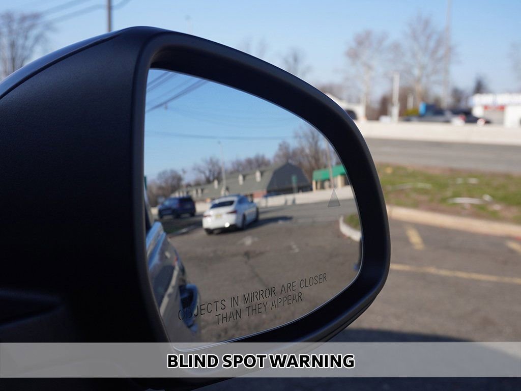 Used 2025 BMW X7 xDrive40i w/ Premium Package image 8